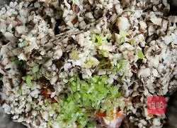 Illustration of how to make mushrooms and carrot stuffed dumplings 5