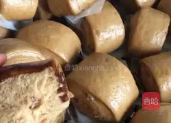 Illustration of how to make brown sugar, red dates and wolfberry milk steamed buns 3