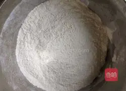 Illustration of how to make plum and vegetable pancakes 4