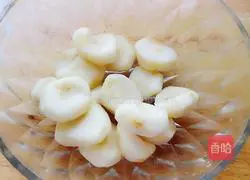 Water chestnut meat Illustration of how to make wonton stuffing 1