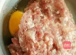 Illustration of how to make pork and cabbage buns 4