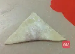 Illustration of how to make fresh meat wontons 3