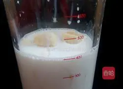 Illustration of how to make banana milkshake cake 2