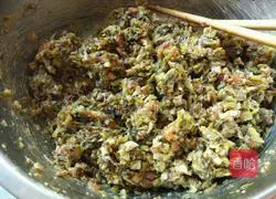 Illustration of how to make pickled vegetable buns 5