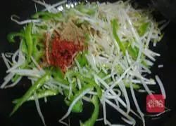 Illustration of how to make egg fried noodles 10