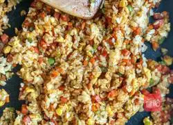 Illustration of how to make barbecue sauce fried rice 4