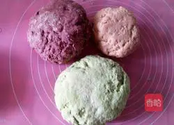 Illustration of how to make colorful dumplings 1