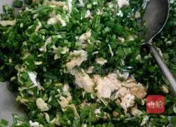 Illustration of how to make chive pie 4