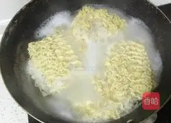 Chili ham Illustration of how to make fried noodles 2