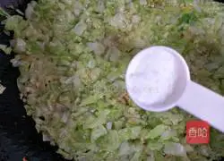 Illustration of how to make taro fried rice 9