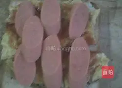 Illustration of how to make egg sausage sandwich 4