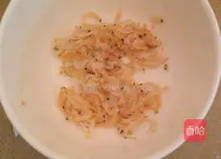 Illustration of how to make pork and shrimp dumplings 2