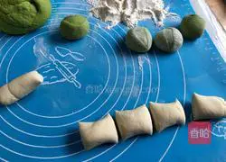 Illustration of how to make spinach blossom steamed buns 8