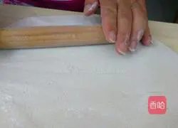 Illustration of how to make spicy and sour wontons 2