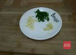 Illustration of how to make fried shredded cabbage pancakes 4