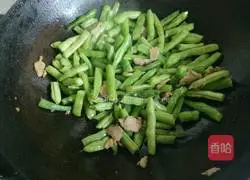 Illustration of how to make fried noodles with lentils and shrimps 8