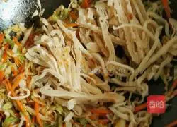 Illustration of how to make cabbage fried pancakes 7