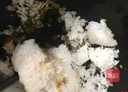 Illustration of how to make fried rice with chives and eggs 7