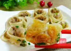 Illustration of how to make pan-fried wontons 11