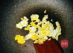 Illustration of how to make fried noodles with shredded pork for breakfast 3