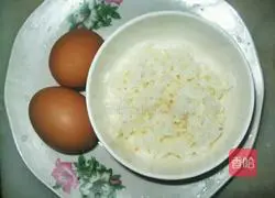 Illustration of how to make fried egg and cheese steamed buns 2