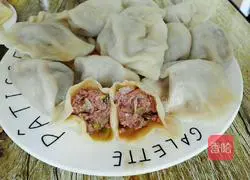 Illustration of how to make beef and green onion dumplings 13
