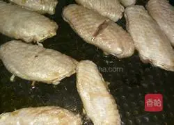 Electric baking pan~Illustration of how to make garlic roasted wings 7