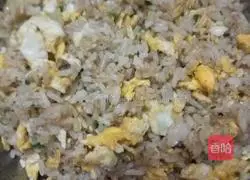 Fried rice with chopped green onion and egg Illustration of how to do it 7