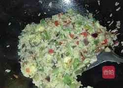 Illustration of how to make curry fried rice 5