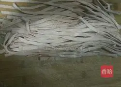 Illustration of how to make amaranth juice noodles 7