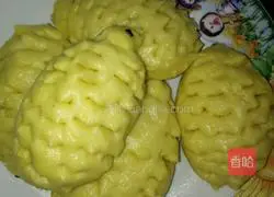 Illustration of how to make golden hedgehog steamed buns 4