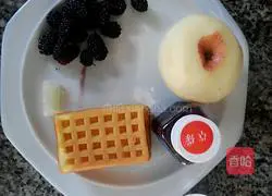 Illustration of how to make fruit sandwiches 1