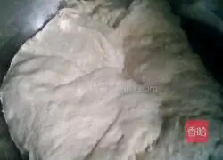 Illustration of how to make steamed buns stuffed with meat and chives 5