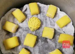 Illustration of how to make sugar-free pumpkin steamed buns for baby food supplement 4