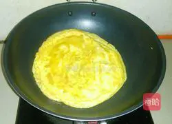 Illustration of how to make fried egg pancakes with red pepper 2