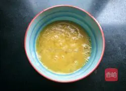 Illustration of how to make sausage fried rice 4