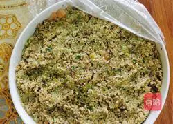 Illustration of how to make mushroom and shrimp dumplings with avocado skin 3