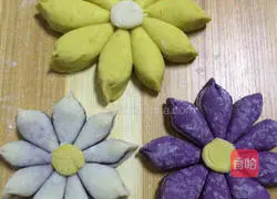 Illustration of how to make flower steamed buns 18