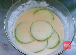 Illustration of how to make pan-fried zucchini cake 5