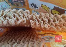 Illustration of how to make small fried noodles 1