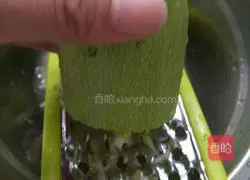 Illustration of how to make zucchini buns with oil residue 6