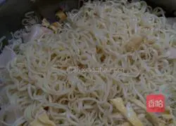 Illustration of how to make noodles 1