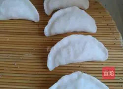 Illustration of how to make Korean rice noodle dumplings 5