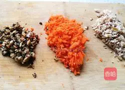 Illustration of how to make fried rice with carrots, mushrooms and minced meat 1
