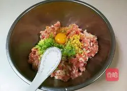 Illustration of making cowpea and pork dumplings 14