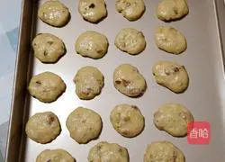 Illustration of how to make walnut and red date cookies 9