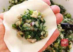 Illustration of how to make mushroom and shepherd's purse dumplings 9