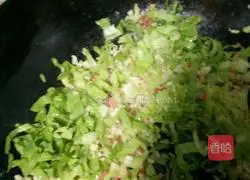 Illustration of how to make ham, lettuce and egg fried rice 8