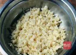 Illustration of how to make fresh bamboo shoots and egg pancakes 4