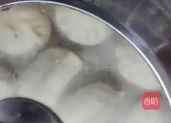 Illustration of how to make pork and lotus vegetable buns 10